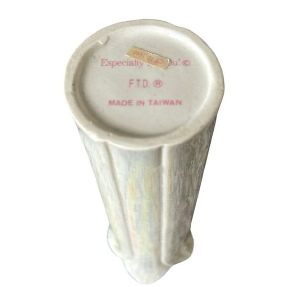 Retired Vintage White Iridescent Lusterware FTD Vase - Picture 5 of 5